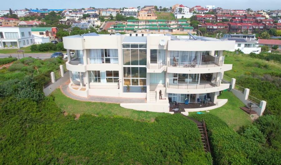 7 Bedroom Property for Sale in Wavecrest Eastern Cape